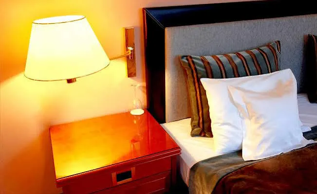 Valentine Park Hotel Angeles 2*,